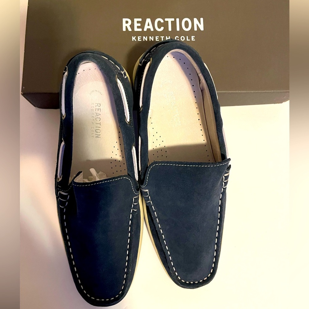 Mens New Navy white trim comfy slip ons by Reaction Kenneth Cole size 9